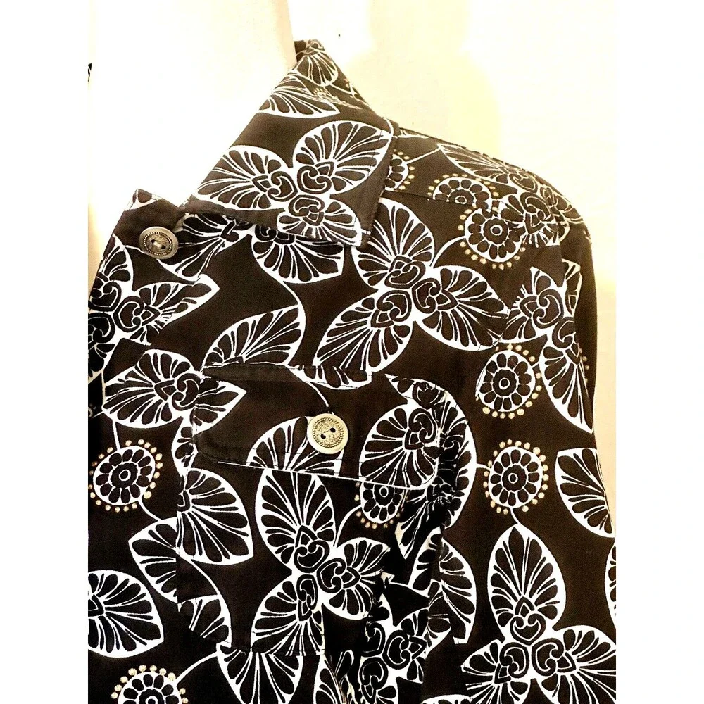 Chicos Women Size 1 (US M) Black Floral Long Sleeve Button Down Top Career